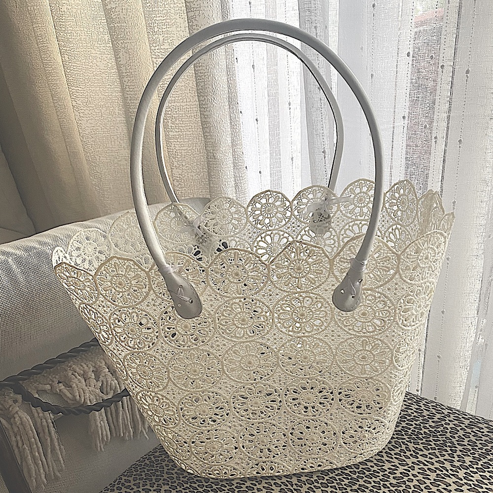 Pretty Vintage Beach Basket
